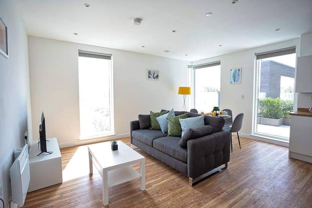 Gillingham One Apartment Exterior photo